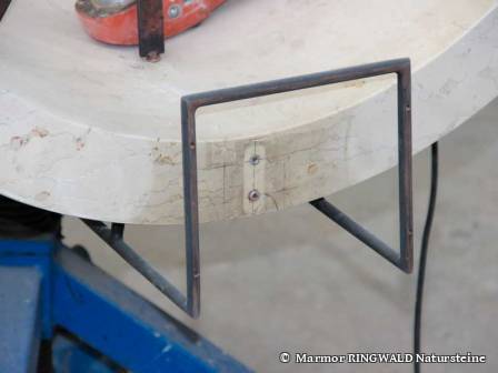 Die Fußplatte des Lesepultes nach der Ausbesserung.