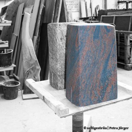 Alexand Ringwald ist ressourcenschonendes Arbeite besonders wichtig: Die Stücke stammen aus einer Serie aus "recycelten" Steinen.