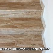 An dieser Marmortreppe wurde nicht sichtbar eine Abbruch reparai